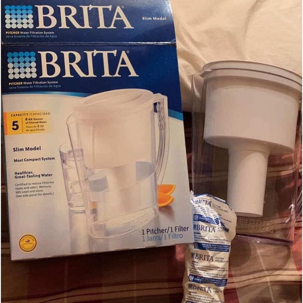 Brita Slim Profile filtered water pitcher w/ lightly used filter 40 ounce VGUC